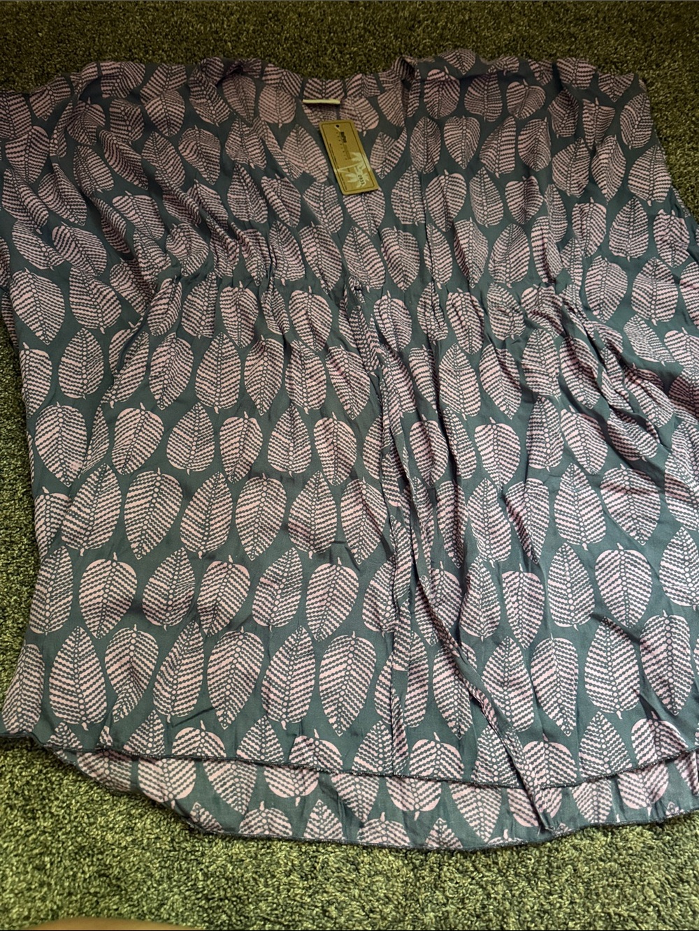 NoPuu Leaf Print V-Neck Blouse in Teal and Light Pink